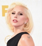 Леди Гага позирует в объятиях нового мужчины: что скажет жених?