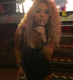 Шакира спела песню для Порошенко