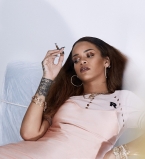 Нежность и агрессия: барбадосская красотка Рианна снялась в новой фотосессии