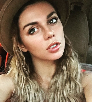 Анна Седокова беременна третьим ребенком?