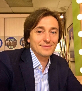 Сергей Безруков появился на публике с новой пассией