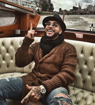 Тимати закрутил роман с копией своей бывшей