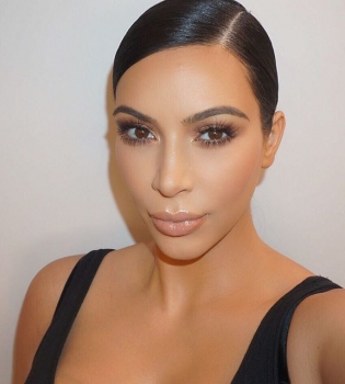 Семейная фотосессия: сестры Карадшьян вместе с мамой снялись для глянца