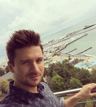 Интриги &quot;Новой волны-2015&quot;: что связывает участницу от Украины и Сергея Лазарева?