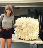 Инстаграмомания: аккаунт Тейлор Свифт обогнал Ким Кардашьян по популярности