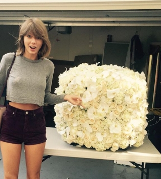 Инстаграмомания: аккаунт Тейлор Свифт обогнал Ким Кардашьян по популярности