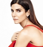 Идеальна во всем: Сандра Баллок блистает на обложке Glamour