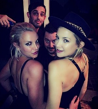 Звездные подружки: Кейт Хадсон и Бритни Спирс устроили домашнюю вечеринку