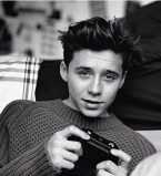 Начинающий фотограф: Бруклин Бекхэм сделал удивительно красивое фото младшего брата