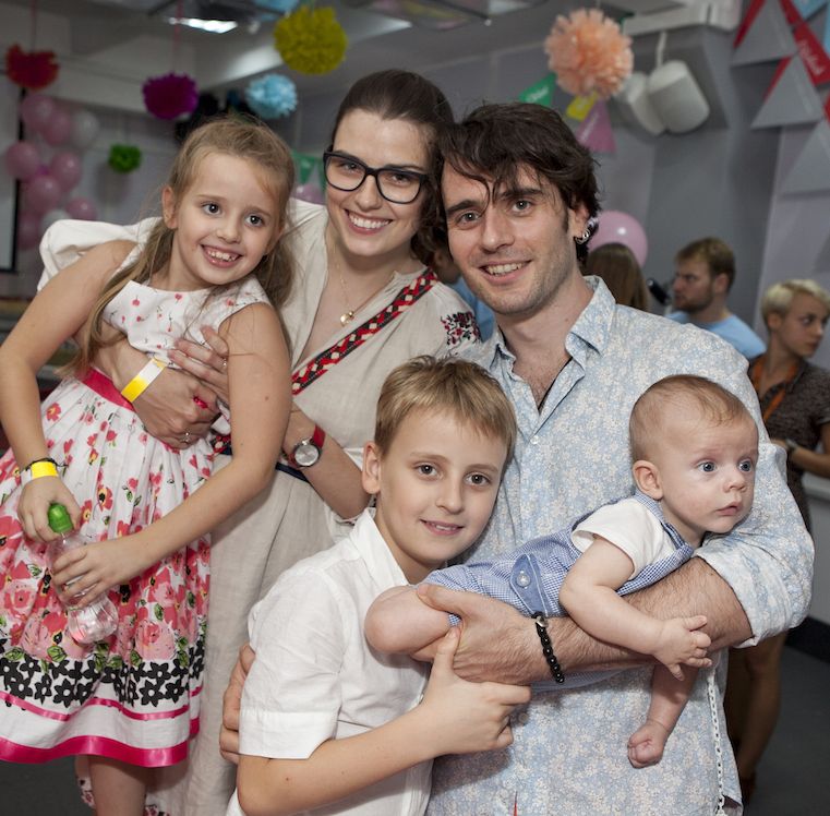 Милош Елич с женой и детьми