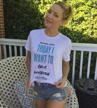 Так держать: Кейт Хадсон показала идеальный пресс