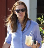 Дженнифер Гарнер появилась на публике с детьми: беременна или нет?