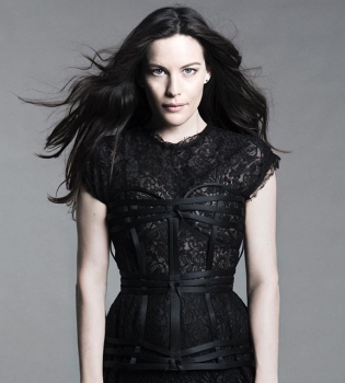 Впервые после родов Лив Тайлер снялась в соблазнительной фотосессии для глянца