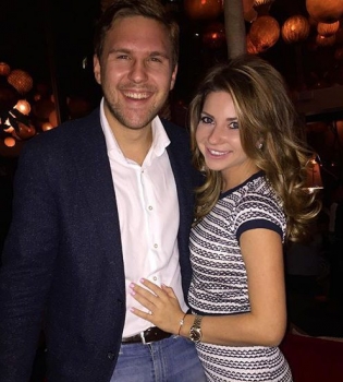 Дочь Юдашкина похвасталась беременным животиком