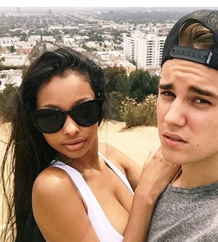 Осторожно, горячо: в сеть попали сексуальные фото девушки Джастина Бибера