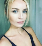 Из холода в лето: Полина Гагарина похвасталась идеальной фигурой во время отдыха