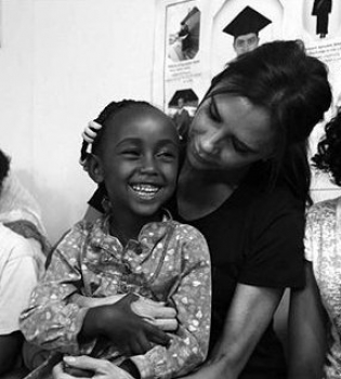 Виктория Бекхэм с благотворительной миссией посетила Эфиопию