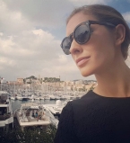 Лето продолжается: Катя Осадчая показала фигуру в Каннах