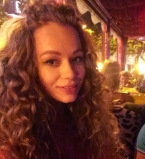 Сельские пейзажи: постройневшая Яна Соломко позировала в сене