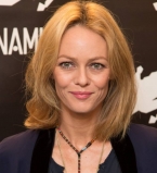 Утонченный цветок: Ванесса Паради радует поклонников цветущей красотой