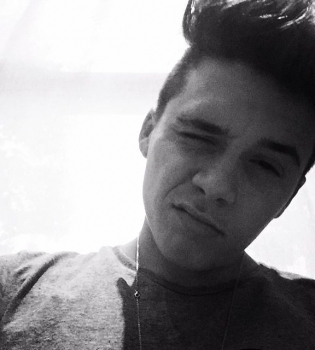 Начинающий актер: 16-летний Бруклин Бекхэм снялся в клипе британской группы