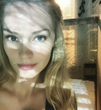 Не узнать! Светлана Ходченкова стала брюнеткой