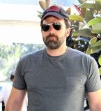 Одинокий папа: Бен Аффлек появился на прогулке с детьми без Дженнифер Гарнер