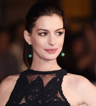 Неожиданно: Энн Хэтэуэй устроила скандал на съемках