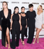 Сестры Кардашьян появились в сексуальных нарядах на 50-летии Cosmopolitan