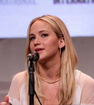 Дженнифер Лоуренс теряет контракты из-за своих взглядов на неравноправие