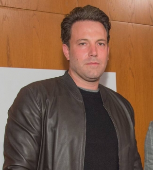 Фотофакт: Бен Аффлек сбрил бороду и заметно поправился