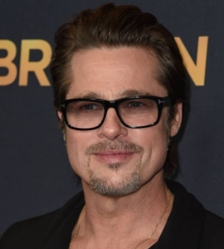 Брэд Питт сменил цвет волос и стал совершенно седым