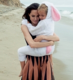 Анджелина Джоли и Брэд Питт с детьми снялись в потрясающей фотосессии для Vogue