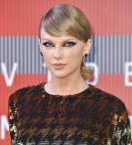 Богатая красотка: Тейлор Свифт назвали самой высокооплачиваемой певицей