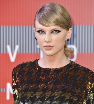 Богатая красотка: Тейлор Свифт назвали самой высокооплачиваемой певицей