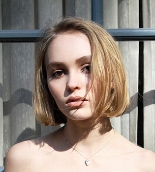 Дочь Джонни Деппа и Ванессы Паради призналась, что считает свою славу незаслуженной