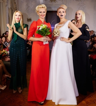 Ольга Сумская и Светлана Вольнова примерили сексуальные платья