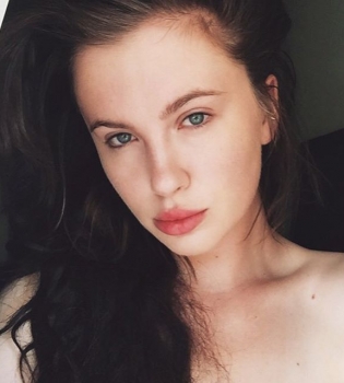 Дочь Алека Болдуина посвятила ему трогательную татуировку