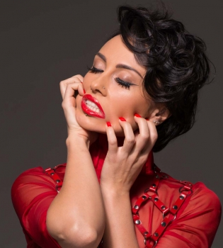 Нана из группы Nikita