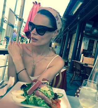 Не депутат: Ольга Фреймут опровергла слухи о том, что ее мать идет в политику