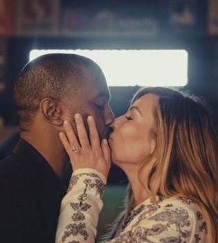 Ким Кардашьян впервые показала, как Канье Уэст сделал ей предложение