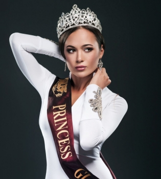 Яна Равликовская - Princess of the globe