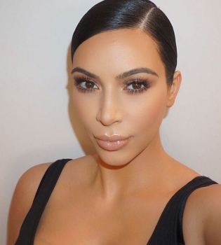 Беременная Ким Кардашьян шокирует располневшей фигурой