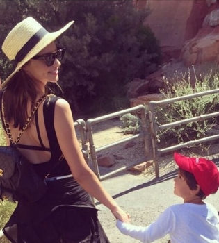 Миранда Керр показала трогательный подарок от четырехлетнего сына