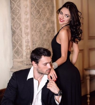 Вика из группы Неангелы снялась в откровенной фотосессии со своим возлюбленным