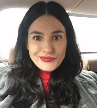 Маша Ефросинина по-домашнему: без макияжа и вся в заботах о детях