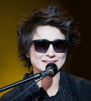 Земфира заплатила 306 тысяч рублей своему обиженному фанату