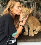 Виктория Боня заобнимала львят