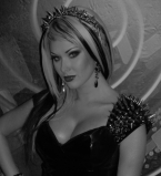 Екатерина Бужинская вспомнила, как встретила Хэллоуин в образе рокерской вампирши