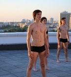 Александр Лещенко обнажился на крыше в Киеве